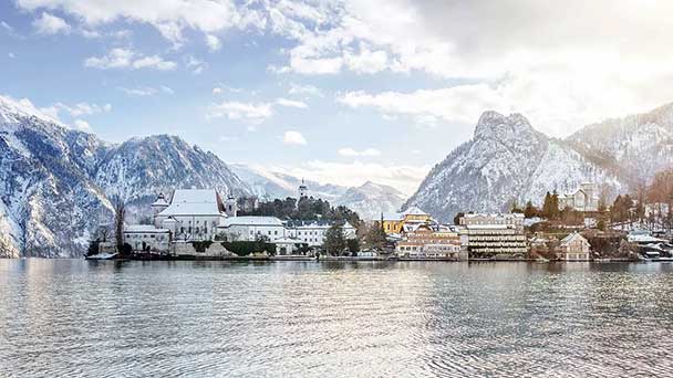 Groeller Hospitality & Traunkirchen im Winter